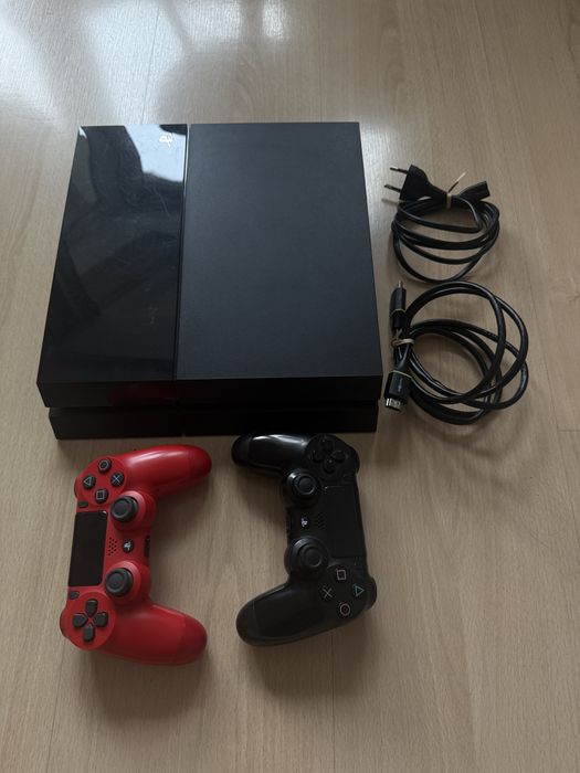 Zamienię/Sprzedam PlayStation 4 FAT 500GB + 2 kontrolery