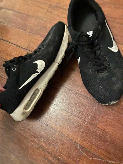 ténis pretos nike 42