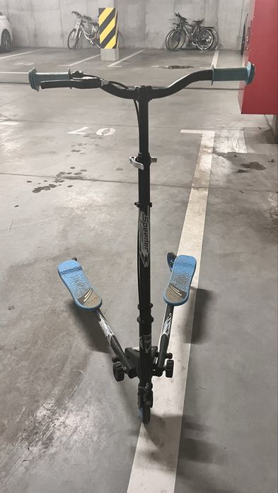 Hulajnoga trójkołowa