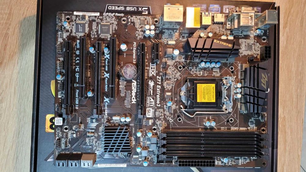 Płyta główna ASRock Z77 Extreme3 Zestaw stan kolekcjonerski