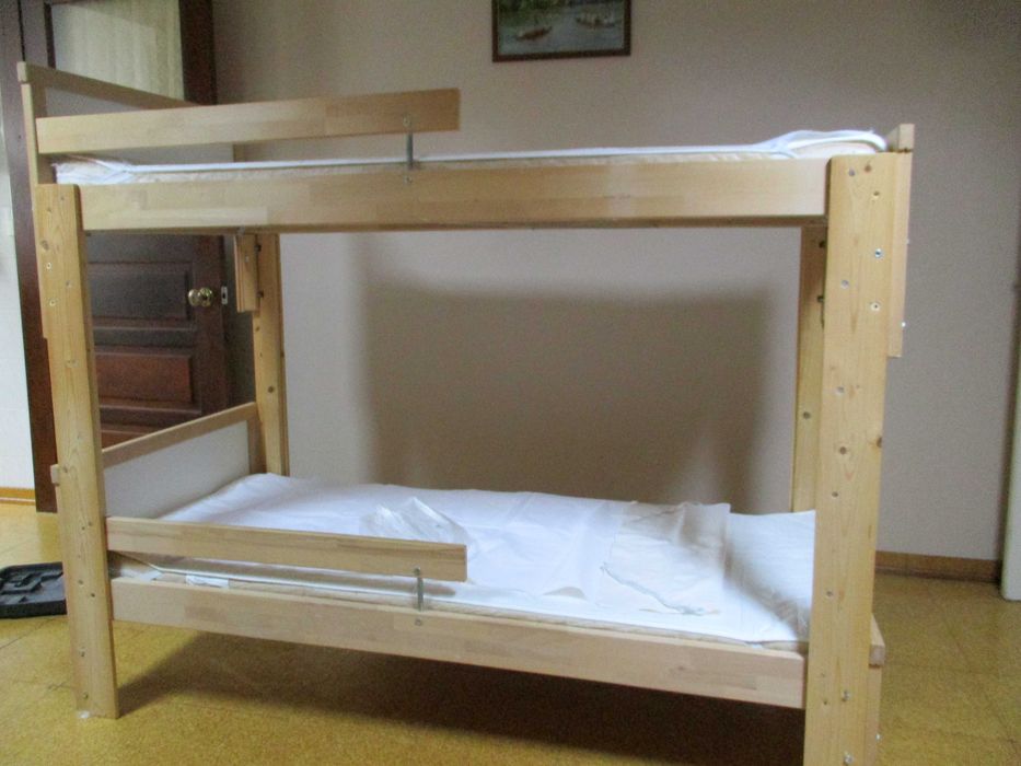 Duas camas de criança IKEA (modelo SNIGLAR) 76 x 165 cm