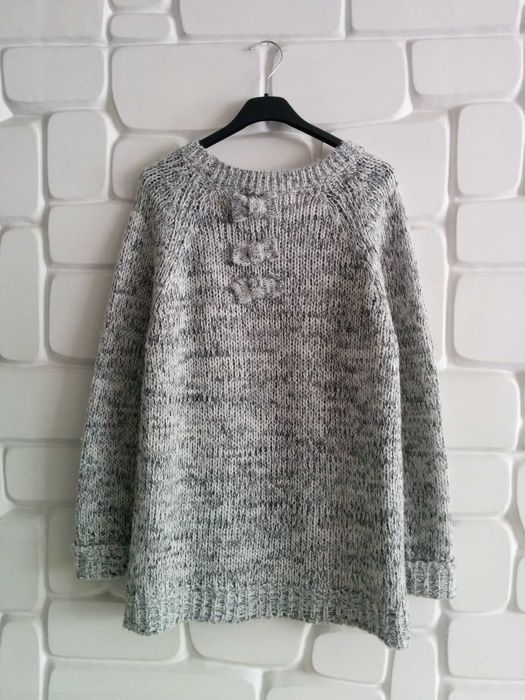 RESERVED damski sweter z kokardkami na plecach