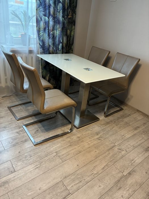 Zestaw Stół i 4 krzesła