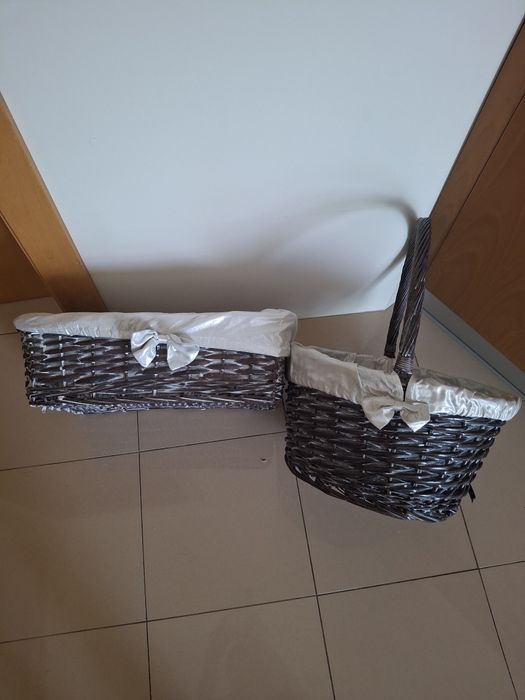 2 cestas vime castanho com tecido prateado