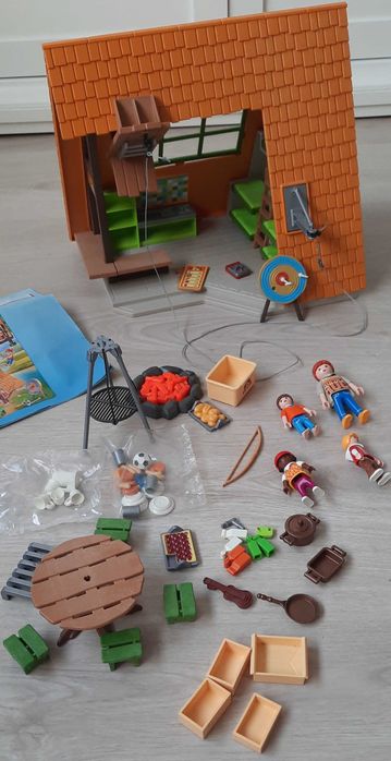 Playmobil- casa acampamento com slide, como nova.