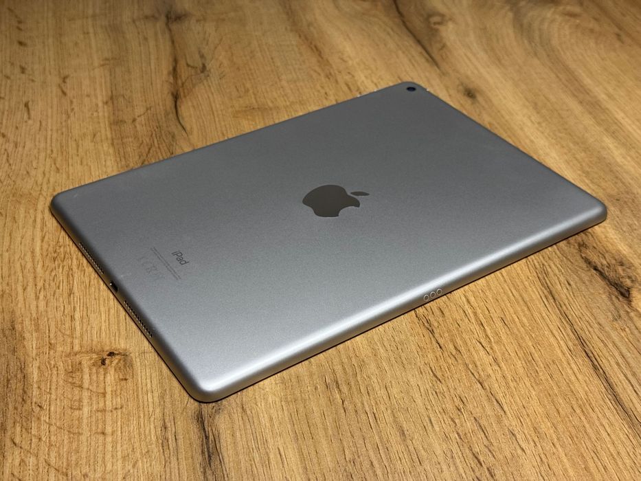 Apple iPad 8gen, 10.2" Srebrny Wifi - bardzo dobry stan - FV Marża