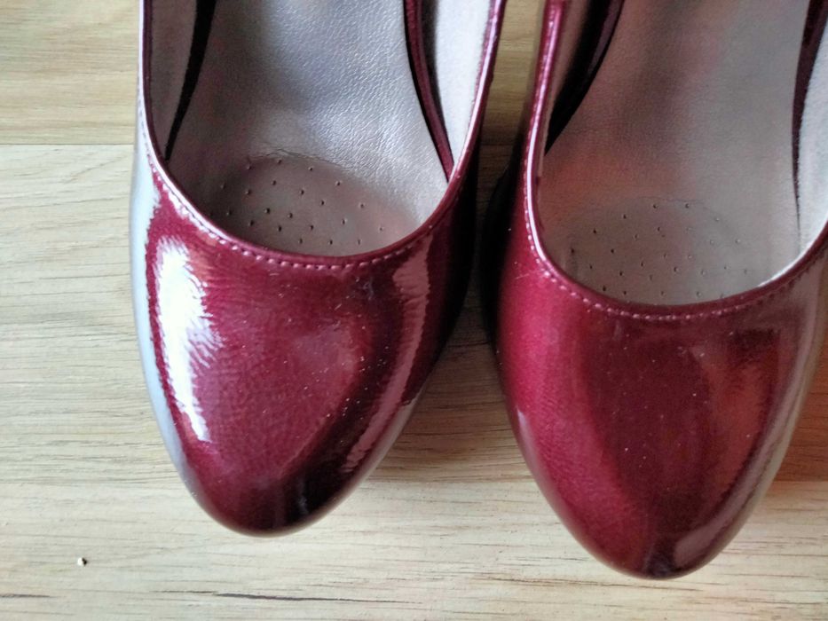 Śliczne bordowe lakierowane czółenka Clara Barson 37
