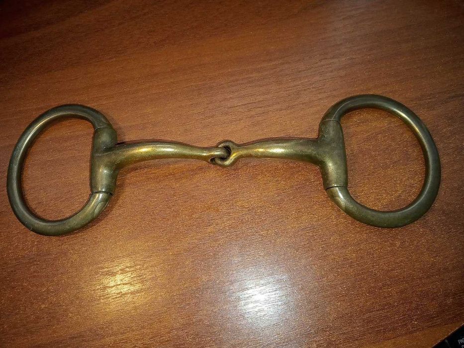 Продам амуніцію для коня