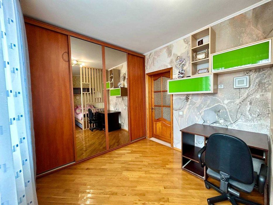 Добротний будинок в центрі м. Буча, цокольний поверх, газове опалення