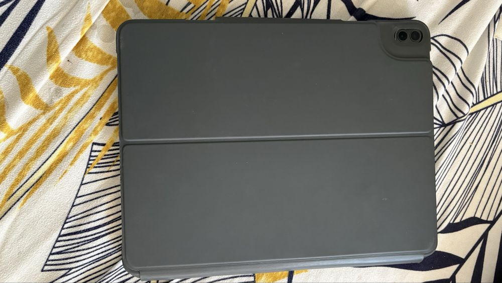 Logitech case with keyboard for iPad Pro 4th generation 12.963824730888833124