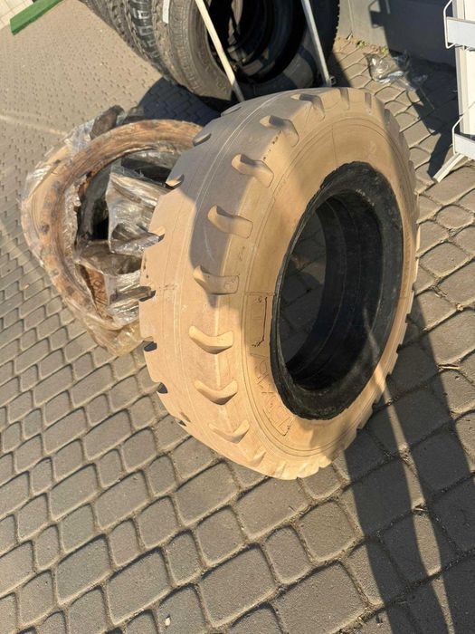 Шини на кару погрузчик  залиті 7,5 16 BERGOUGNAN