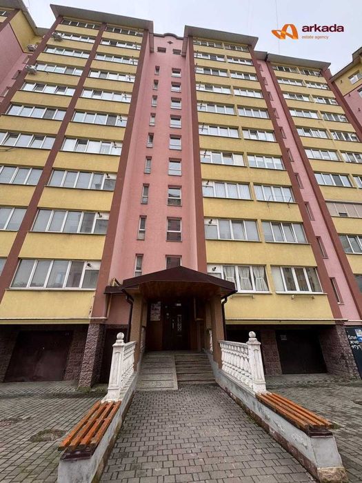 Продаж трикімнатної квартири в м-н Пасічна