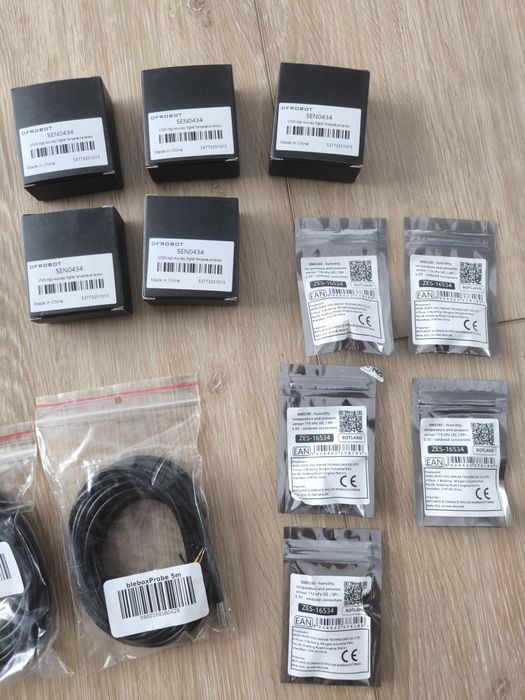 Zestaw nowych czujników i modułów IoT/DIY Arduino ESP32 (Adafruit, DFRobot, BleBox, M5Stack)