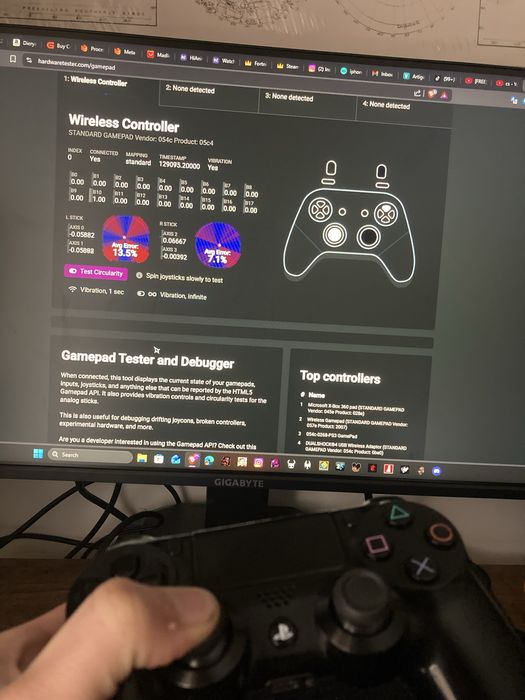 Ps4 500GB e 1TB com comando tudo funcional