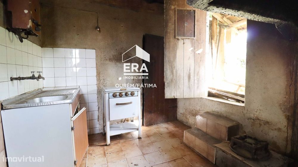 Moradia T3 para restaurar, Almoster