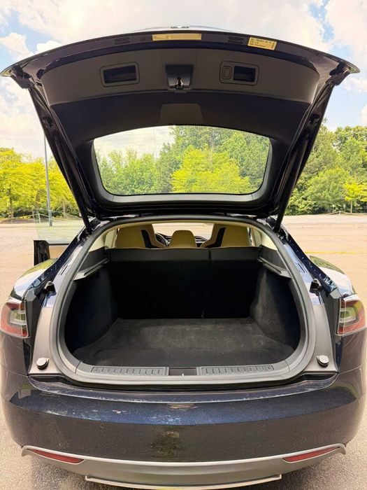 Tesla Model S      2015