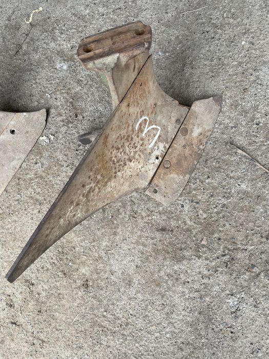 Корпуса до кінного плуга, плуг