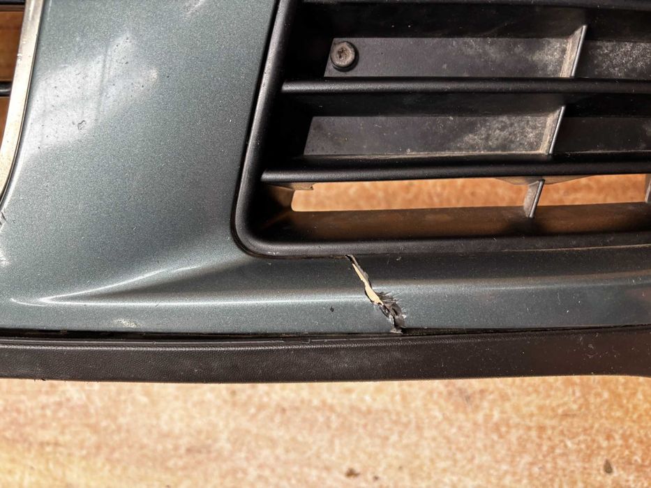 Zderzak przedni Volkswagen Golf 5 kombi kolor la6r