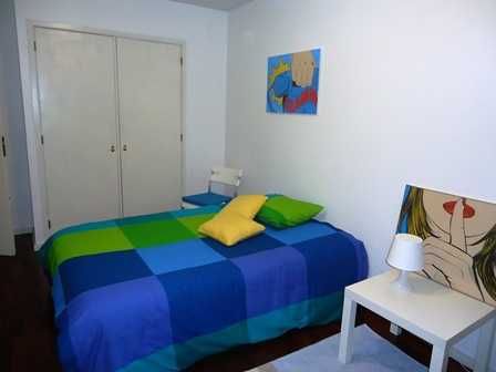 Bom quarto individual, espaçoso, luminoso em zona tranquila