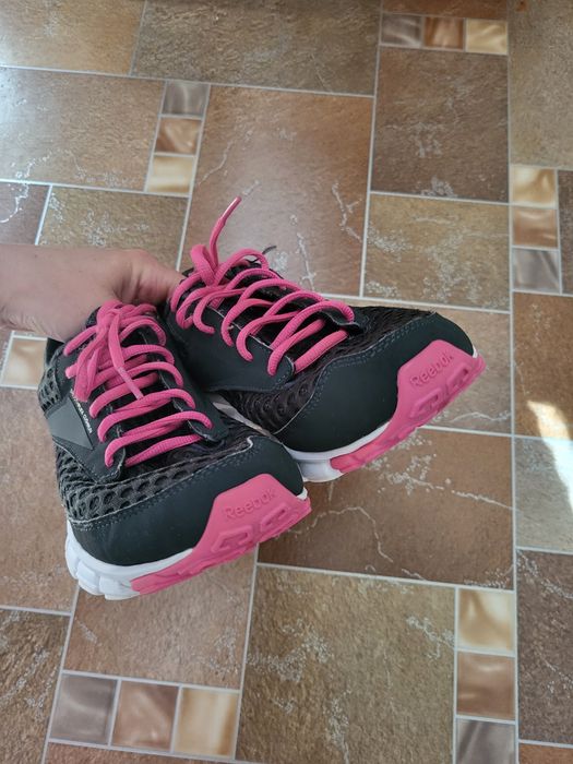 Продам жіночі кросівки reebok