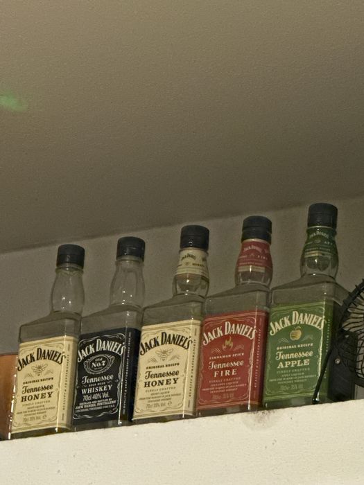 10 garrafas Jack Daniel’s