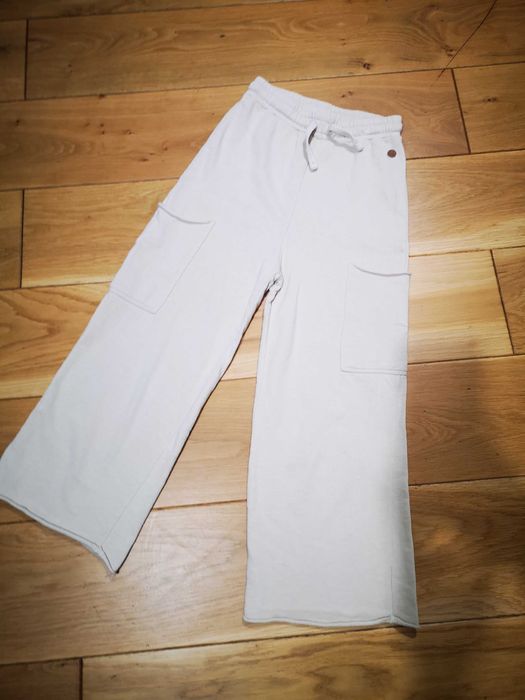 Ü by KappAhl kremowe spodnie dresowe 3/4 134/140 cm 12-13 lat