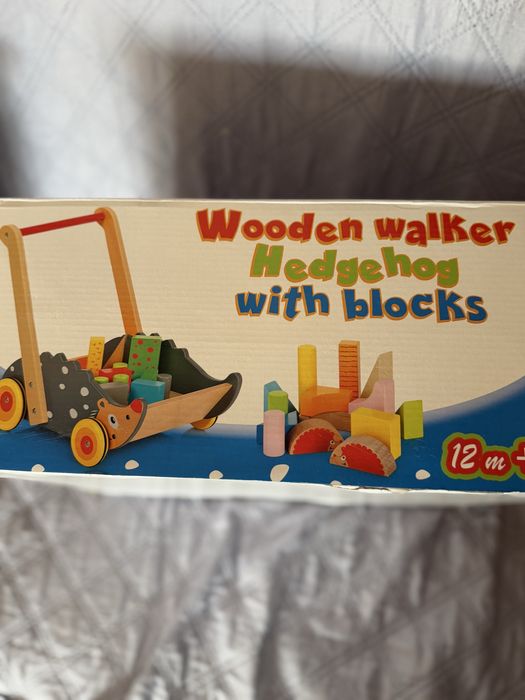 Drewniany pchacz jeżyk z klockami