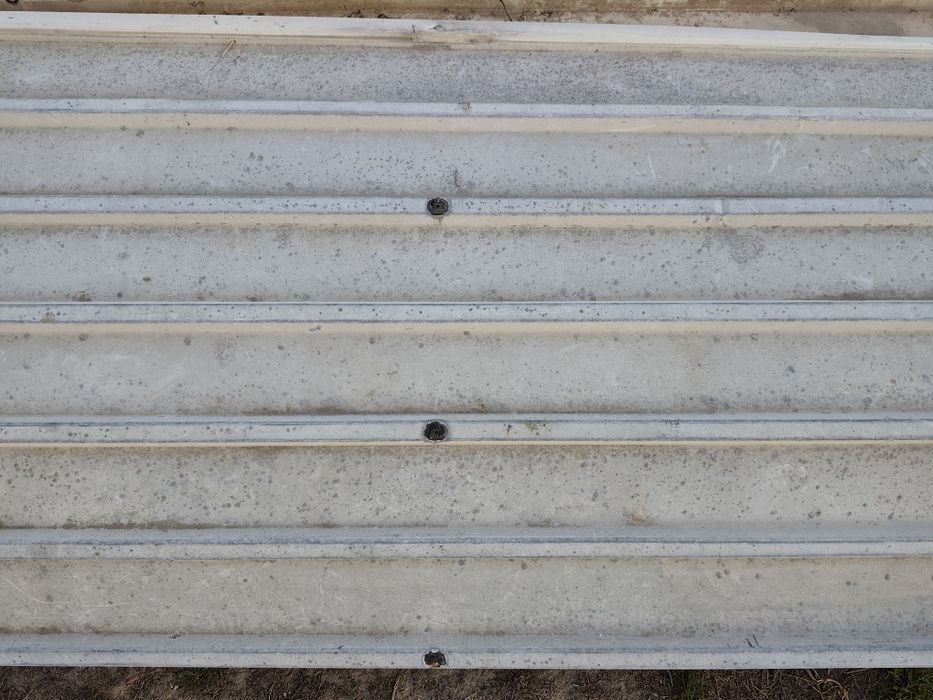 Chapas ou telhas zincadas usadas em bom estado