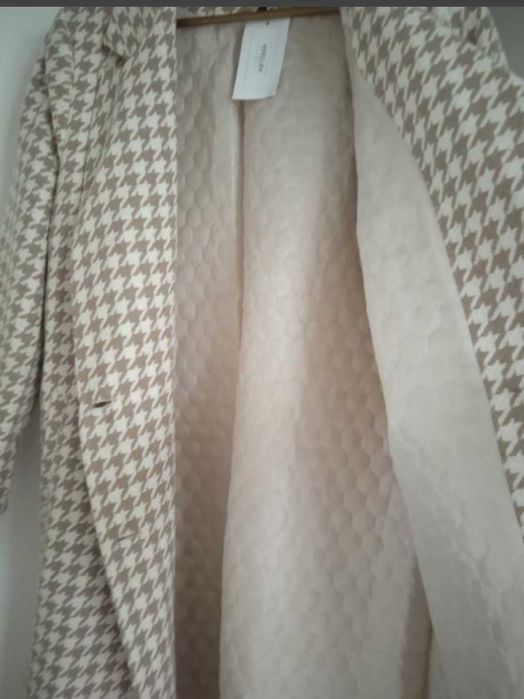 Гарненьке пальто.