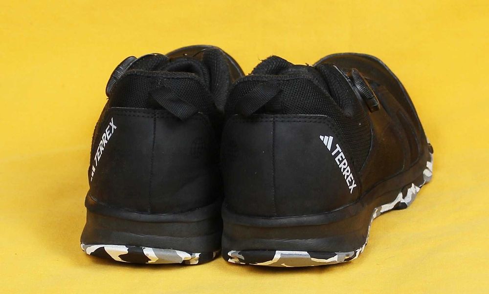 Кроссовки adidas размер 38-39