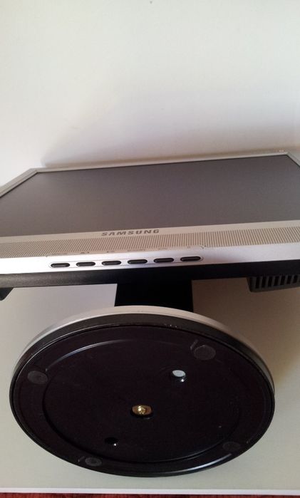 Samsung SyncMaster 913BM Monitor – 19" with Built-in Speakers64739101404930123