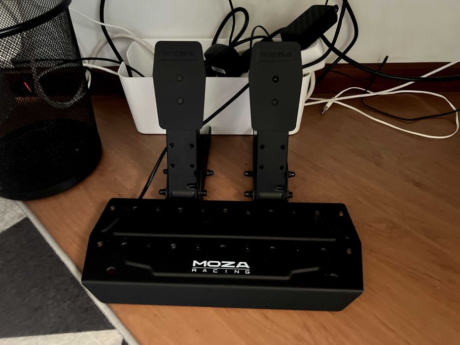 Moza R3 Direct Drive COMO NOVO + Volante F1 e Pedais