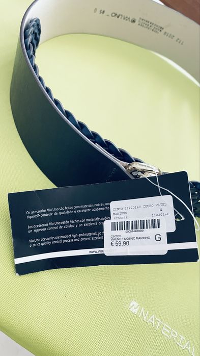 Cinto azul em pele verdadeira