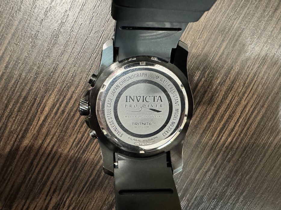 Продам жирные часы invicta