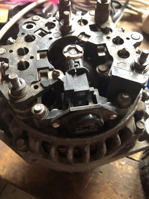 Генератор ВАЗ 21104