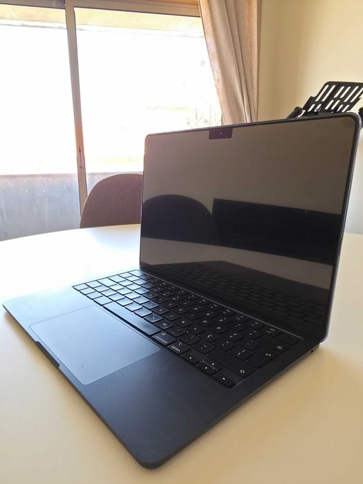 Macbook Air M3 13 polegadas 16GB RAM e 256GB Armazenamento - ESTADO irrepreensível!