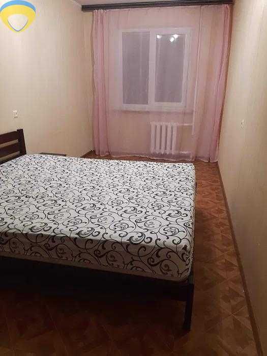 В продажу 3 кімнатна квартира на середньому поверсі - Черемхи, вул.  Героїв Крут