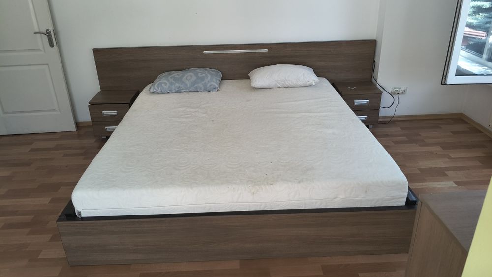 Срочно , продам спальная кровать из дуба  бу