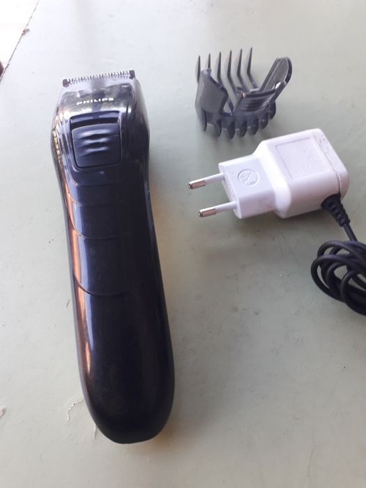 Машинка для стрижки волос марки PHILIPS