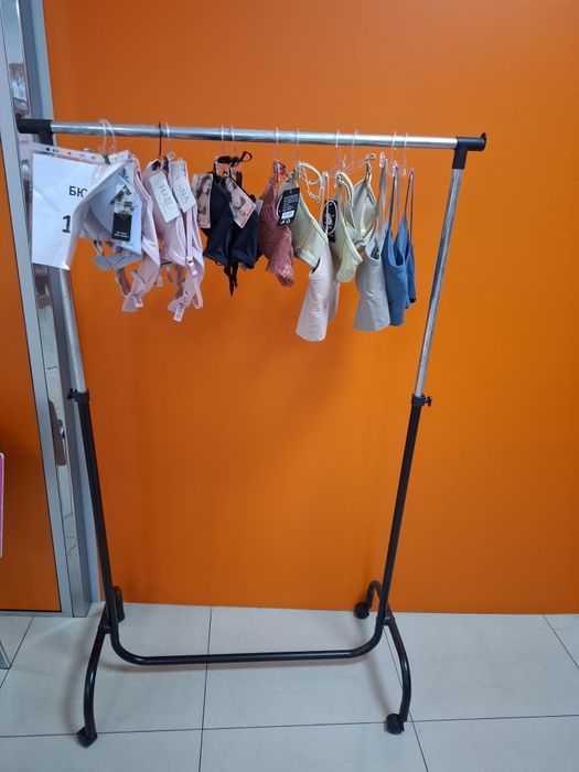 Продам стійку на колесах