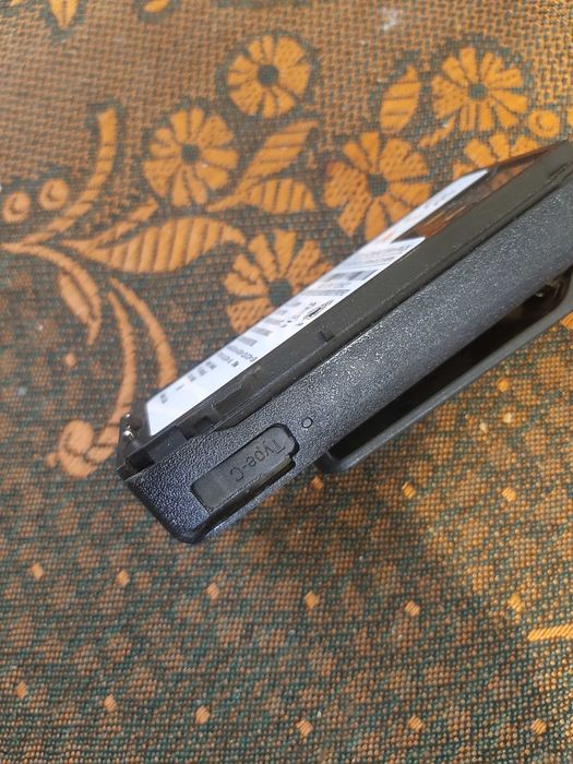 Motorola R7a — Бойовий комплект: 2 АКБ (один з Type-C) + 2 зарядки