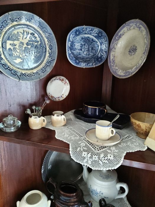 Vitrine de Canto de Madeira Maciça64739970414593123