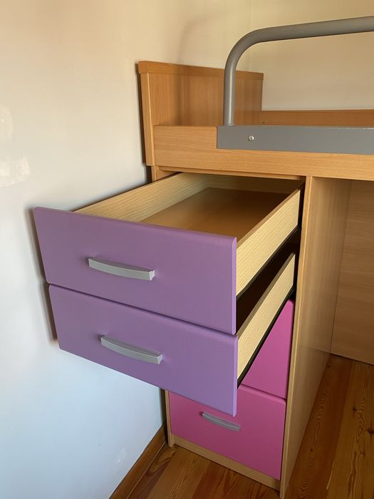 Cama Alta com 4 Gavetas e Escada em Madeira
