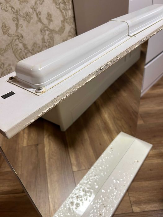 Дзеркало з полицею та підсвіткою у ванну кімнату 80х80 з дефектами