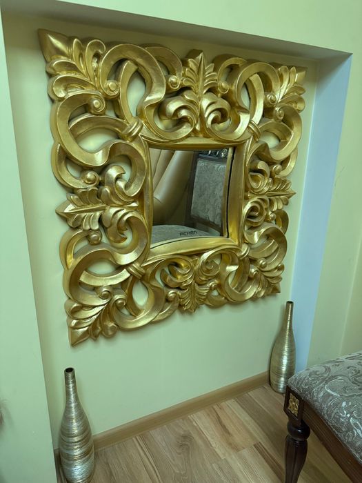 Дзеркало в золотій гіпсовій рамі 80×80 см – класика, RENA