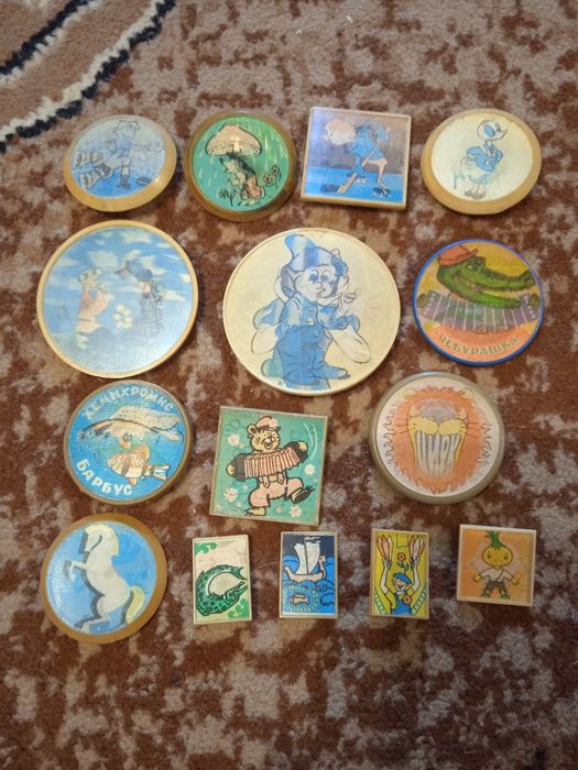 Продам значки СССР детские