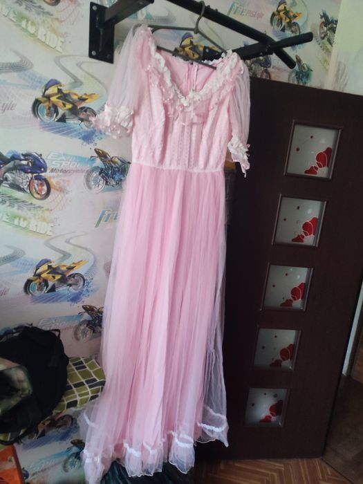 Сукня , довга, на свято.