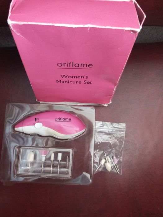Маникюрный набор Oriflame  с запасными насадками(2 комплекта)