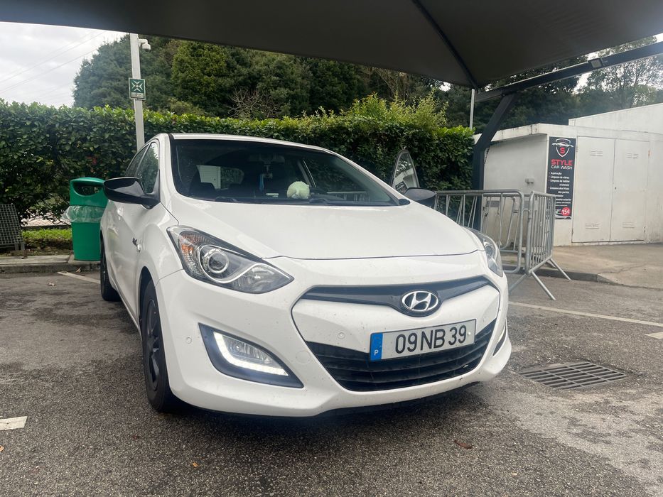 Hyundai i30 blue drive