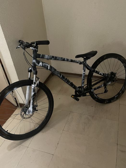 Bicicleta BTT com Mudanças e travoes de disco 60€ negociaveis